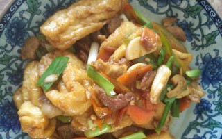 肉末油豆腐的美食制作（香浓多汁，口感绵软，健康美味）
