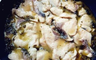 酸菜吻仔鱼的美食制作（以酸菜为基底的传统佳肴）