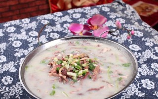 美味养生，鲜菌羊杂汤做法全解析！（传统汤品，以羊杂和鲜菌为主料，营养丰富，味道鲜美！）