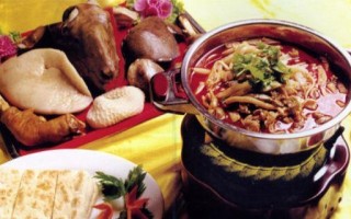 美味土豆粉条烩羊杂的做法（传统美食重口味餐桌必备）