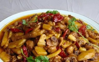 美味五圆鸡的制作秘诀（掌握关键步骤，轻松做出家庭美味）