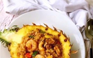 泰国美食菠萝炒饭的做法（让你在家品尝正宗泰国菠萝炒饭，快来试试吧！）