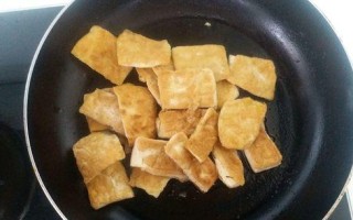 尝鲜美食——油煎豆腐干（传统美味新玩法，一改刻板印象的豆腐干）