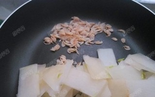 家常菜谱（清爽美味的夏季佳肴，轻松做出家庭特色菜）