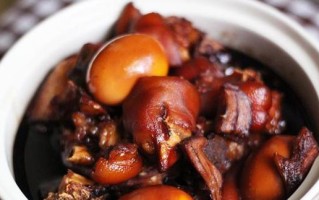 掌握猪脚姜醋的制作，健康生活从这里开始（从原料采购到制作技巧，一步步教你制作口感浓郁的猪脚姜醋）