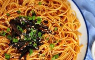 美味可口的鱼籽拌面（传统美食融合现代元素，让你一尝难忘的味道）