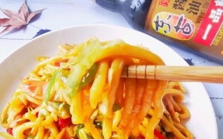 健康又美味的杂蔬炒面块（用五彩斑斓的蔬菜制作口感绝佳的美食）