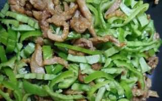 如何做出美味的肉炒青椒？（简单易学，让你的味蕾欲罢不能）