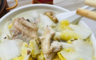 鱼头炖粉皮的做法（一道营养丰富的家常菜谱）