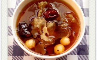 银耳莲子羮的做法与营养（以营养美味为主导，做出美味的银耳莲子羮）