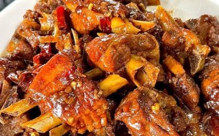 美味香菇土豆烧鸭腿料理的做法（传统中式烹饪技巧，营养美味的家庭菜肴）
