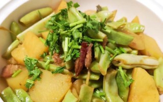 土豆炖芸豆油豆，香气四溢（原汁原味，家常好味；做法简单，味道不凡）