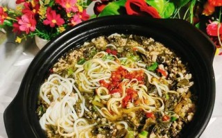 酸菜肉沫的制作方法（让你在家也能吃到正宗的酸菜肉沫，享受美食的乐趣）