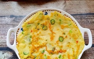 手把手教你做香葱煎饼（煎饼酥脆，香葱清新，轻松做出美味早餐！）