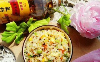 蔬菜炒饭，快乐健康的美味（做法详解，全家人都爱吃的蔬菜炒饭）