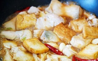 美味鱼腩烧豆腐（用鱼腩和豆腐制作的一道香甜美味佳肴）