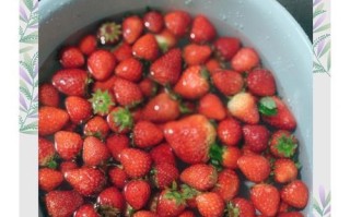 草莓果酱蒸蛋糕的制作方法（口感细腻、健康美味的家常蛋糕）