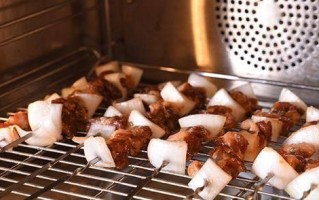 香气四溢的鲜肉洋葱包（美味的自制早餐，让你饱腹一整天）