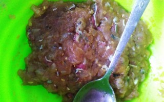 烹饪美味鱼肉饼（以新鲜纯鱼肉为主材的制作方法）