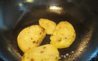 健康美食（以土豆为主材料，搭配丰富的蔬菜，营养健康，美味可口）
