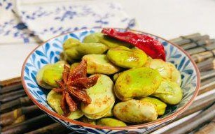 五香蚕豆的制作方法（健康美味的小吃）