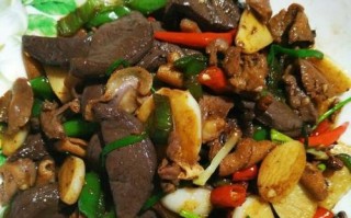 香炒鸭杂的做法（以香炒鸭杂，一起品尝美味的滋味）