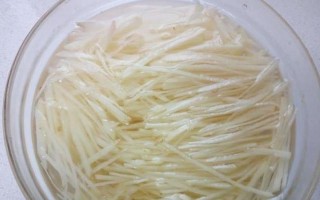 如何切出美味土豆丝（熟练掌握切法，让土豆丝更好吃）