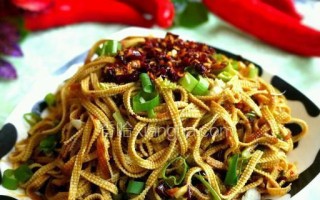 美味酸辣豆腐丝的做法（口感鲜美，营养丰富的佳肴）