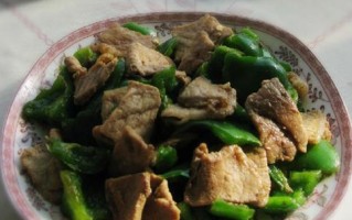 美味佳肴的制作——肉片炒圆椒（简单易学，家常菜的好选择）