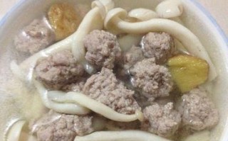 健康美味，肉片菌菇汤的制作方法（以营养丰富的菌菇为主角，做一份温暖的美味汤）