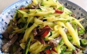 小南瓜炒肉丝，清香可口（用秋日的味道带给你暖心的味蕾享受）