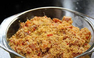小米辣酱蒸排骨的做法（用小米辣酱烹制的美味蒸排骨，快来学习！）