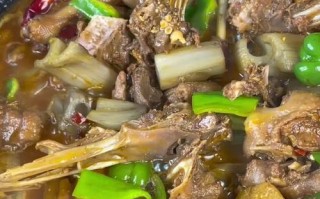 板栗玉米烧鸭，一道香味扑鼻的传统美食（细节决定味道，教你制作一份好吃的板栗玉米烧鸭）