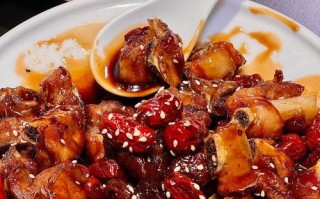 美味蒜泥排骨的制作方法（让你的家人欣赏最好的口味）