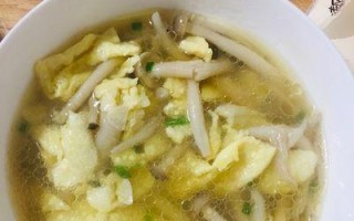 以蟹味菇杂蔬汤为主的营养汤品（健康饮食，享受美味的同时保健养生）