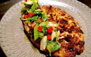 如何制作美味的蒜香芝士焗鲷鱼（学习焗鲷鱼的秘诀，为您的家人烹制一道美味的晚餐）
