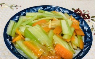 美味清爽——以西芹萝卜丝的做法（健康美食轻松做，味道鲜美清爽，为你带来营养美味生活）