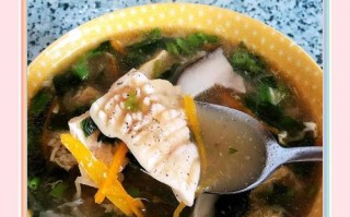 正月初一墨鱼汤，献给家人的暖心美食（用家传秘方烹制的浓香墨鱼汤，温暖过冬的最佳选择）