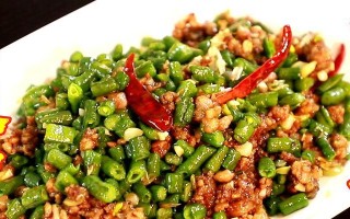 美味肉丁豆角的做法（掌握关键步骤，轻松烹饪）