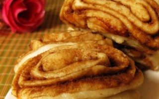 双色麻汁卷的制作方法（手把手教你做美味的双色麻汁卷）