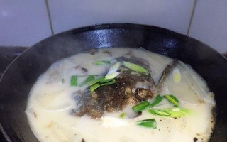 香浓鱼头汤的烹饪技巧（汤香四溢，美味诱人，传统食谱教你如何煮出好味道）