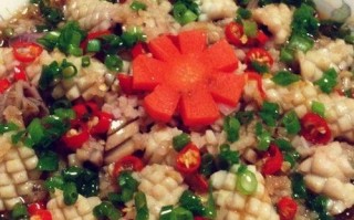 享受美味的蒜香鱿鱼花（美味佳肴，让你大快朵颐）