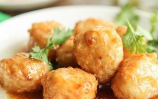 品尝三色素丸子，领略中华美食之道（手把手教你制作三色素丸子，做出口感细腻、口味浓郁的美食佳品）