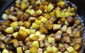 简单美味的土豆肉丁（家庭厨房必备，快手料理不可错过）