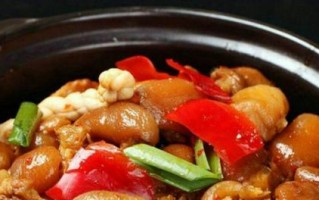 健康美味，沙参玉竹马蹄煲猪展的做法（传统中药煲汤，营养滋补，家庭健康首选）