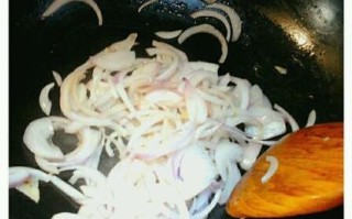 以洋葱青椒炒饼为例，教你做出最美味的炒饼（以洋葱青椒炒饼为例，教你做出最美味的炒饼）