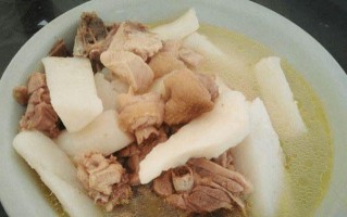 美味羊肉山药的做法（教你如何制作一道地道美食）