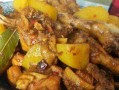 家常菜土豆烧土鸡（一道家常菜，口感鲜美，简单易做，营养丰富）