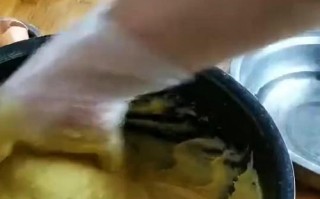 手把手教你制作松子奶香玉米饼（健康美味，营养丰富的家常小食）