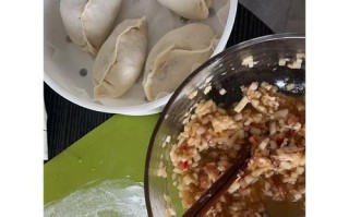 手工制作鲜肉芝麻饺（传统美食的珍馐，小巧香醇入口即化）
